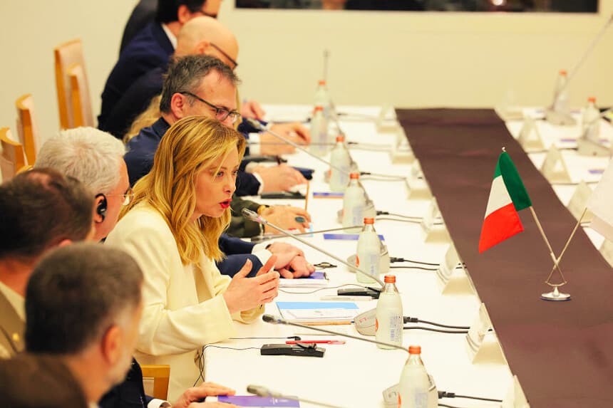 Italia y Colombia reforzarán la lucha antidrogas, afirma Meloni al felicitar a De la Espriella