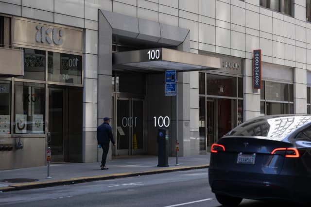 La entrada al Tribunal de Inmigración de San Francisco, ubicado en la calle Montgomery 100, en San Francisco, el 9 de mayo de 2026. (Lear Zhou/The Epoch Times)