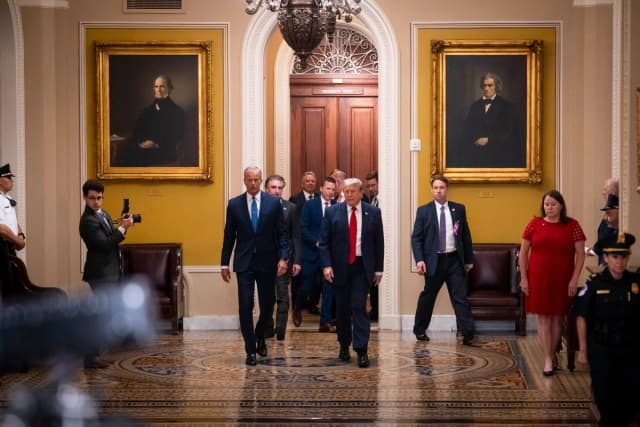 El presidente Donald Trump habla con los periodistas en el Capitolio de los Estados Unidos el 24 de junio de 2026. (Madalina Kilroy/The Epoch Times).