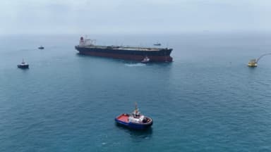 Petróleo vuelve a los niveles previos a la guerra mientras se recupera el tráfico por el Estrecho de Ormuz