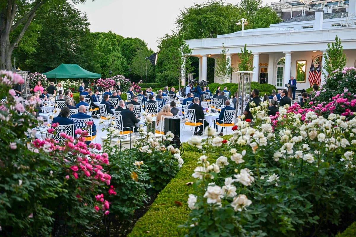 Trump honra a agricultores en cena especial en el Rose Garden