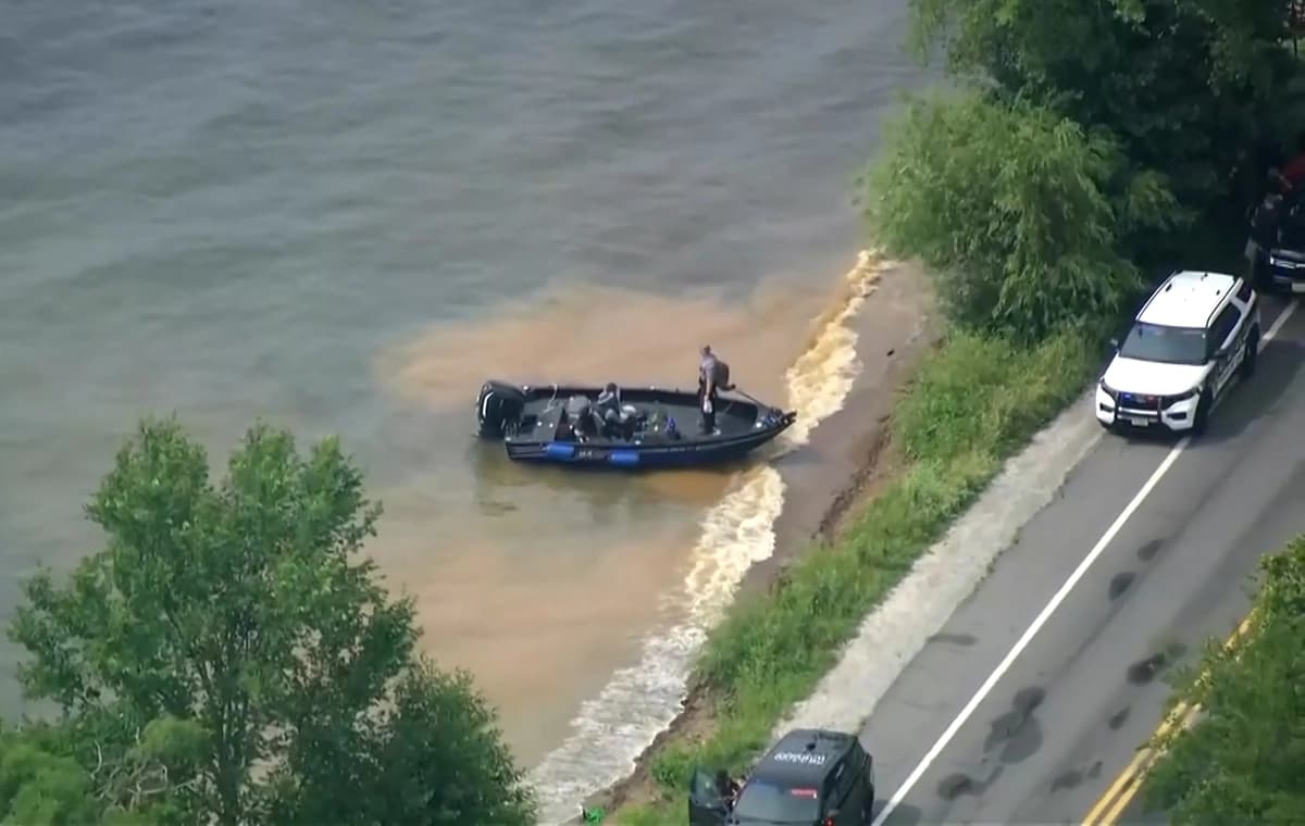Tres muertos y siete rescatados tras naufragio de barco en lago de Wisconsin por tormenta