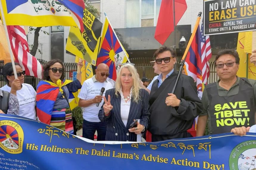 Críticos dicen que ley china de unidad étnica amplía la represión transnacional del PCCh