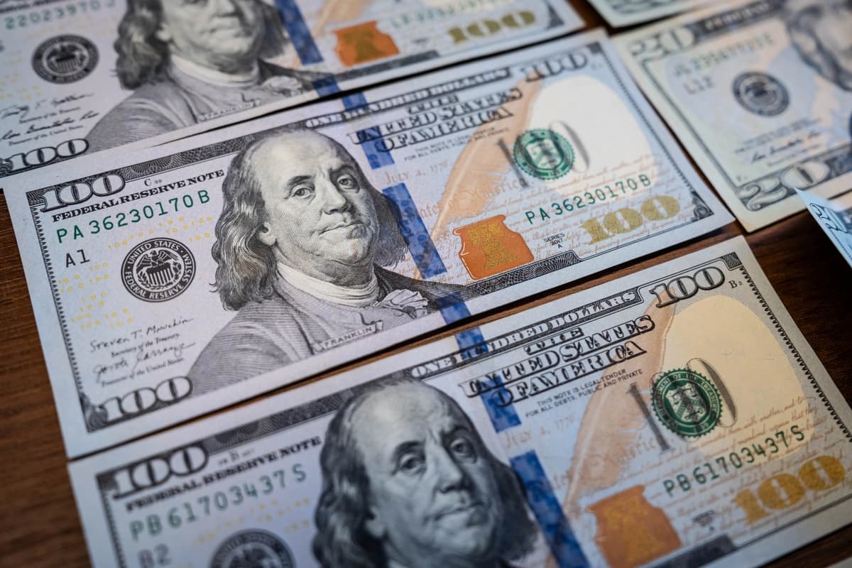 El dólar se fortalece y domina como activo refugio en la primera mitad del año