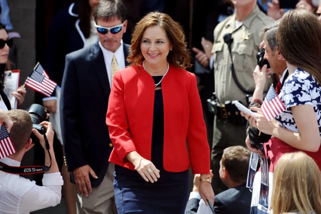 Darline Graham Nordone, hermana del senador Lindsey Graham (R-S.C.), se dirige al escenario antes del anuncio de su candidatura presidencial en Central, Carolina del Sur, el 1 de junio de 2015. (Rainier Ehrhardt/AP Photo)