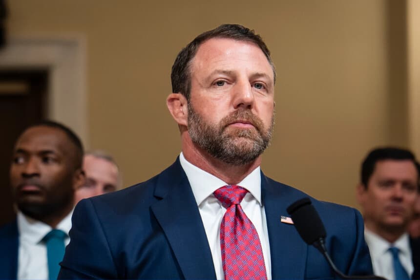 El secretario de Seguridad Nacional, Markwayne Mullin, testifica en Washington el 3 de junio de 2026. (Madalina Kilroy/The Epoch Times).