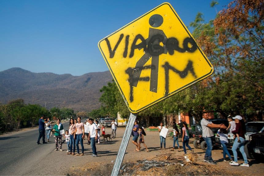 Una marca del cártel de los Viagras en la localidad de Aguililla, en el estado de Michoacán, México, el 23 de abril de 2021. (ENRIQUE CASTRO/AFP vía Getty Images)