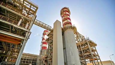 Irán vuelve a atacar plantas desalinizadoras de Kuwait, causando daños a infraestructuras esenciales