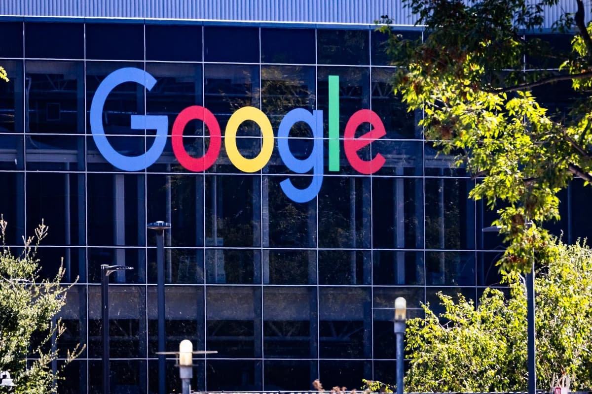 Multan a Google con 1000 MDD por favorecer sus propios servicios de búsqueda