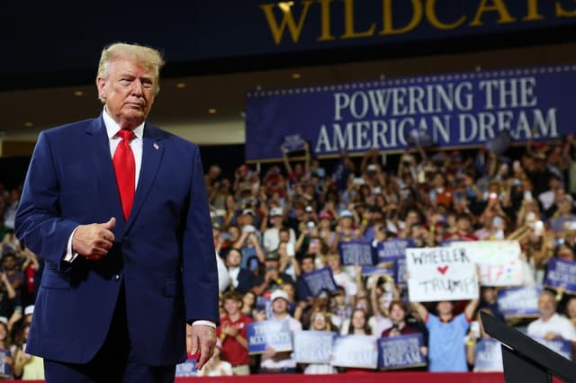 El presidente de EE. UU., Donald Trump, llega para pronunciar un discurso en el instituto Wheeler el 22 de julio de 2026 en Marietta, Georgia. (Kevin Dietsch/Getty Images)