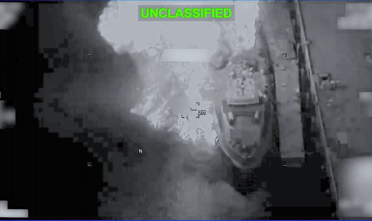 Captura de pantalla de un video en el que se muestra a las fuerzas estadounidenses completando la decimotercera noche de ataques de precisión para debilitar las capacidades militares iraníes, publicado el 23 de julio de 2026. (Comando Central de EE. UU.)