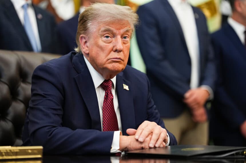 Trump insta al Senado a seguir en Washington hasta aprobar Ley Save América