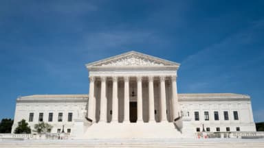 Trump pide a la Corte Suprema que permita que entren en vigor las restricciones al voto por correo