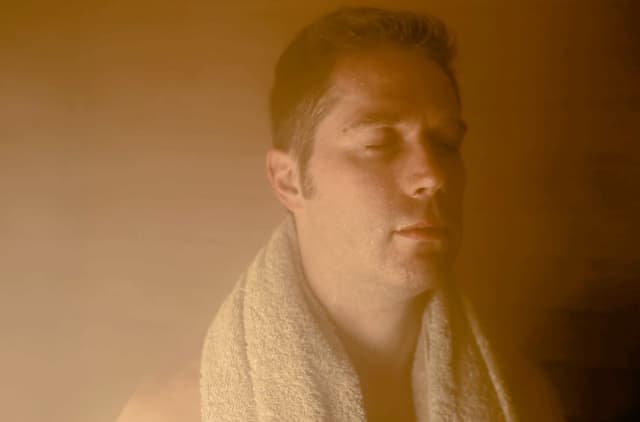 7 beneficios del calor del baño sauna que le sorprenderán. (M-Production/Getty Images).