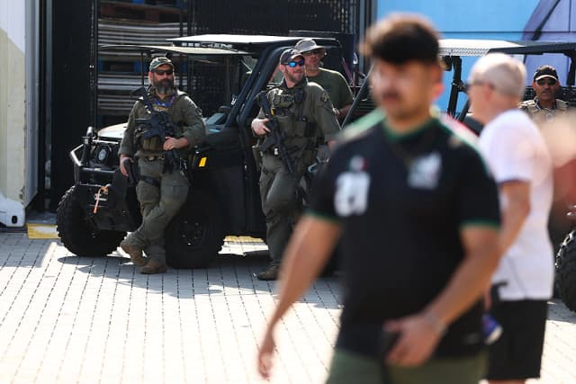 Se ve a agentes de policía antes del partido de octavos de final de la Copa Mundial de la FIFA 2026 entre Inglaterra y el Congo en el Estadio de Atlanta, en Atlanta, Georgia, el 1 de julio de 2026. (Robert Cianflone/Getty Images)
