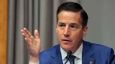 Senador pide revisión de seguridad nacional por planta solar china cerca de base militar en Ohio