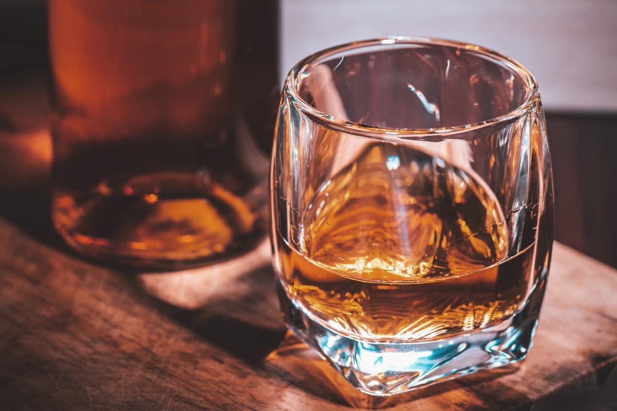 Las personas que beben alcohol tienen más bacterias dañinas en la boca, según estudio
