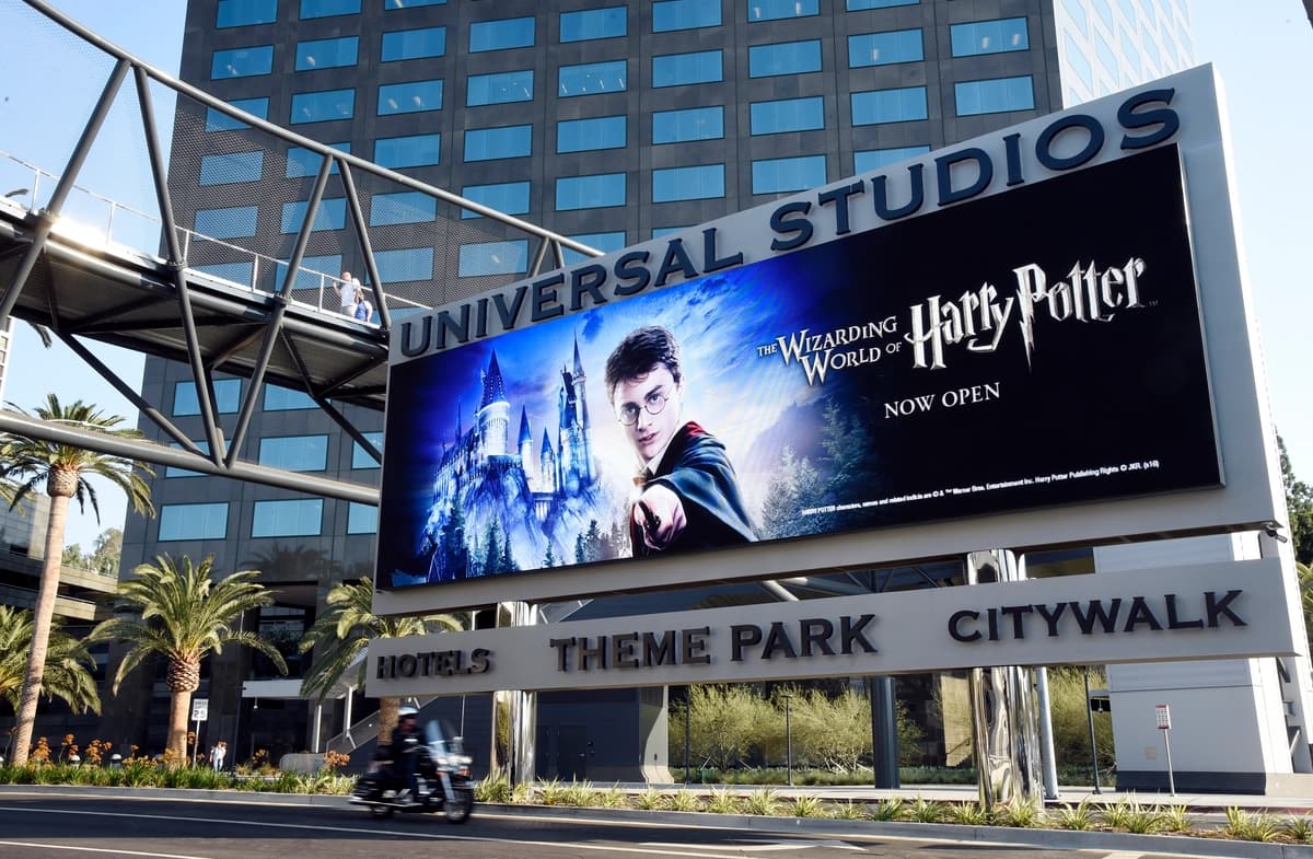 La entrada a Universal Studios en Universal City, California, el 23 de agosto de 2016. (Chris Pizzello/Invision/AP)