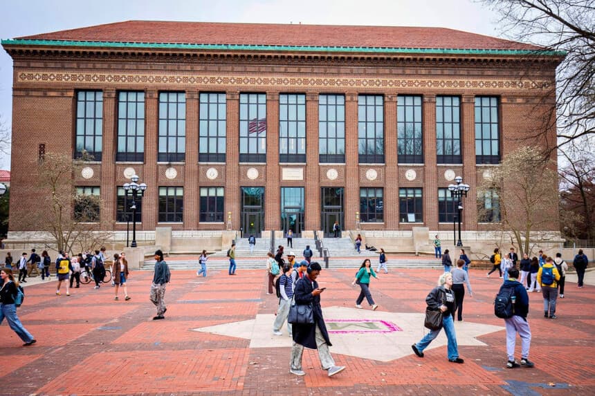 Facultad de Michigan calificará "aprobado" o "sin crédito" para frenar la crisis de salud mental