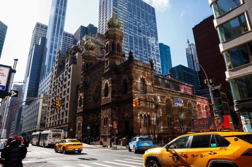 Se presentan cargos por delito de odio tras el ataque a una sinagoga en Manhattan