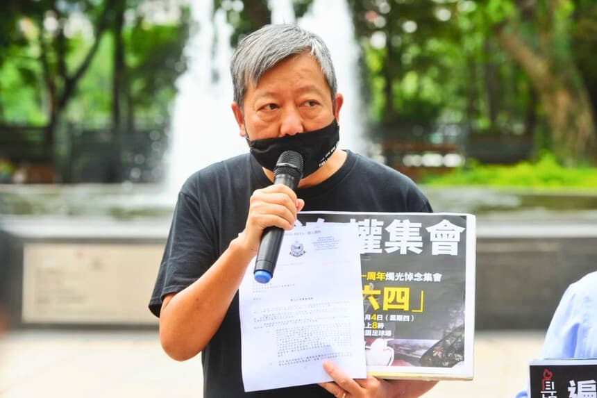 Lee Cheuk-yan, entonces presidente de la Alianza de Hong Kong en Apoyo a los Movimientos Democráticos Patrióticos de China, celebra una rueda de prensa en Hong Kong el 1 de junio de 2020. (Sung Pi-lung/The Epoch Times).