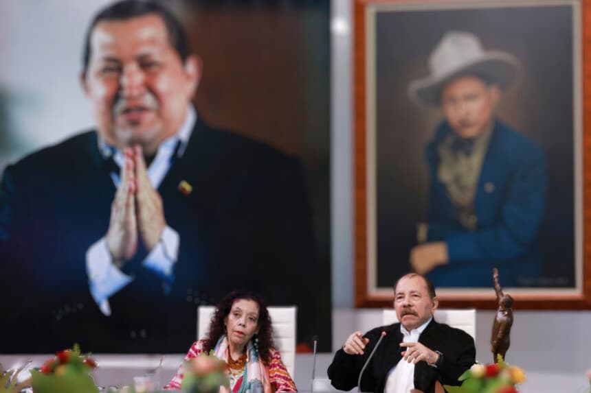 Exiliados nicaragüenses piden a Trump actuar contra Ortega como lo hizo con Maduro