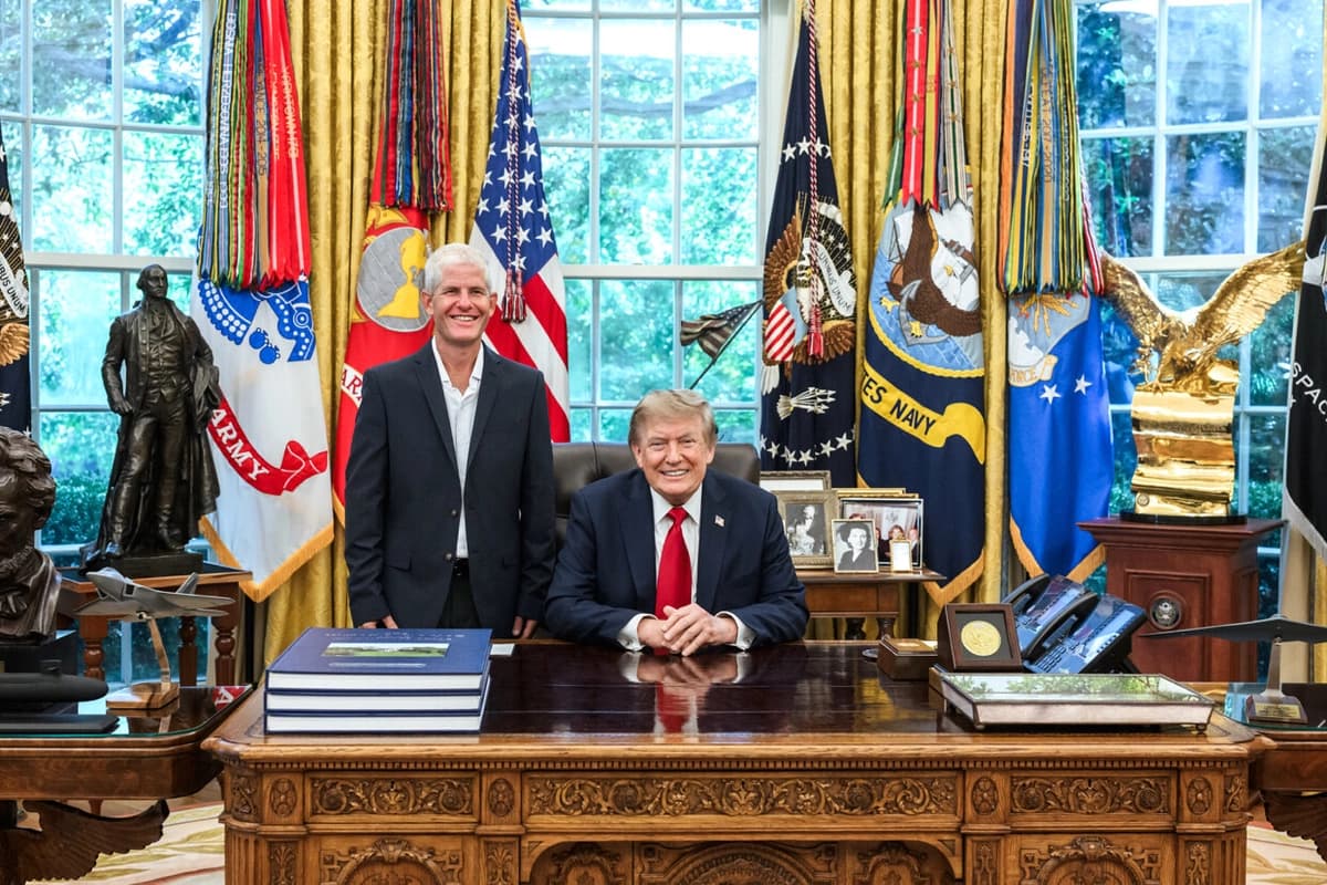 Trump recibe en la Casa Blanca al piloto misionero liberado Kevin Rideout