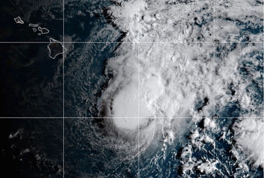 La tormenta tropical Moke trae fuertes lluvias a Hawái tras el huracán Lala