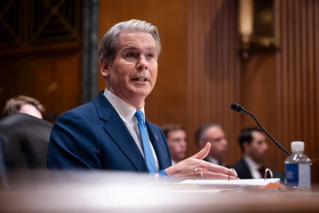 El secretario del Tesoro, Scott Bessent, testifica ante el Comité de Asignaciones del Senado en Washington el 3 de junio de 2026. (Madalina Kilroy/The Epoch Times)