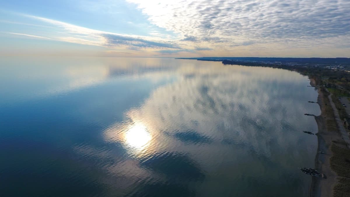 Trump propone renombrar el lago Ontario como "Lago América" en medio de una disputa con Ford