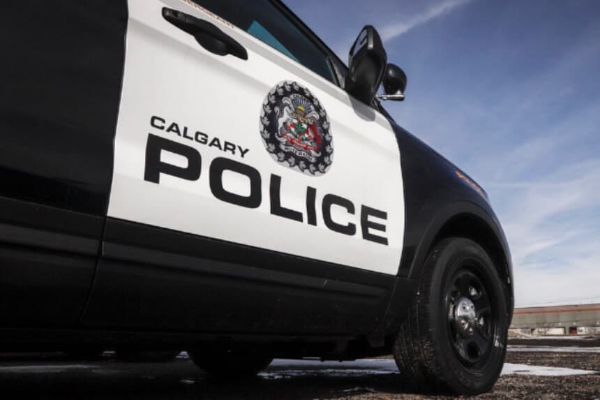 Oficial de Calgary no enfrentará cargos tras fracturar el cráneo de un niño autista de 12 años