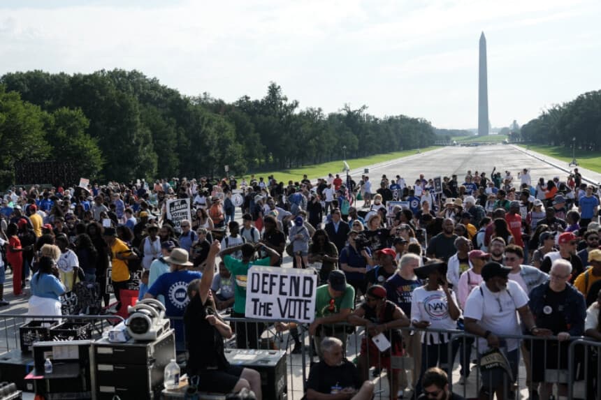 Multitudes se manifiestan en Washington para "defender el voto"