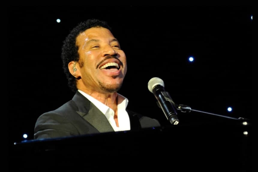 Hospitalizan a Lionel Richie tras concierto en St. Louis