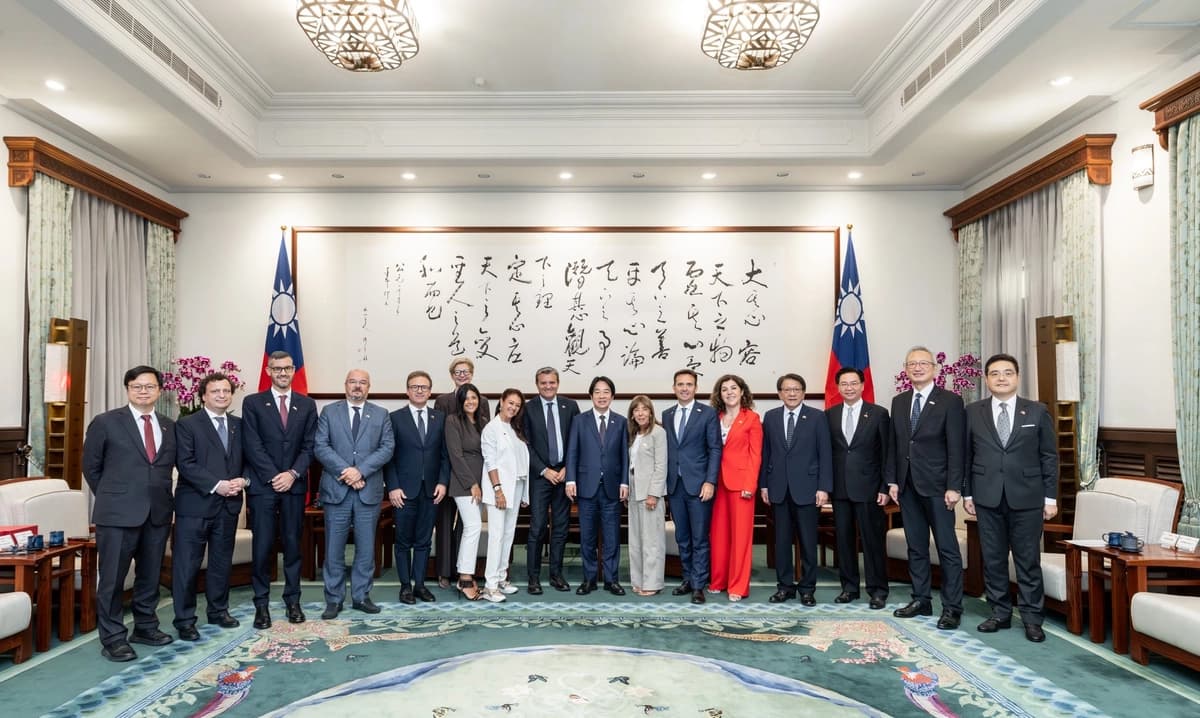 Delegación parlamentaria de Italia visita Taiwán durante conversaciones de la UE de semiconductores