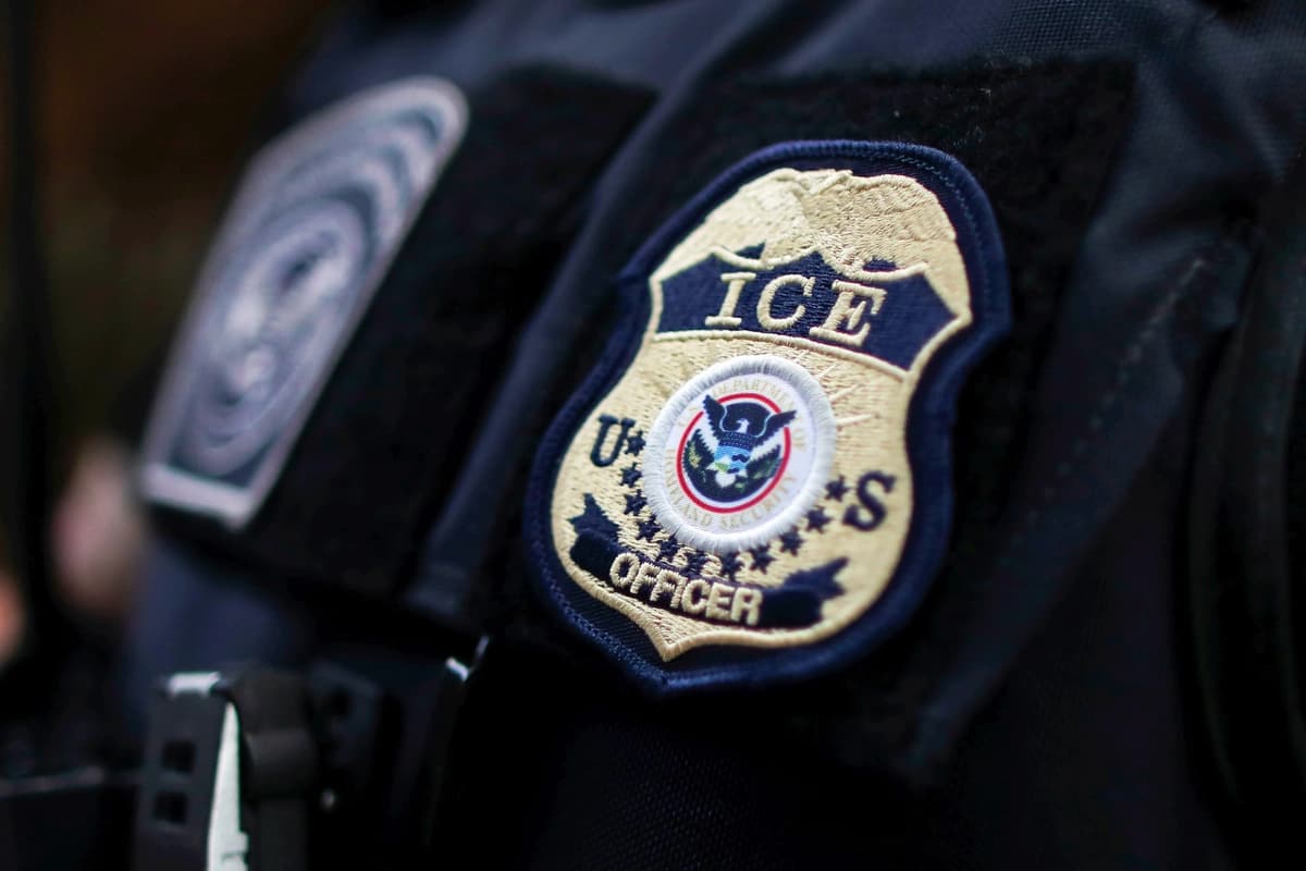 Acusan a agente del ICE por mentir sobre el tiroteo en Minneapolis