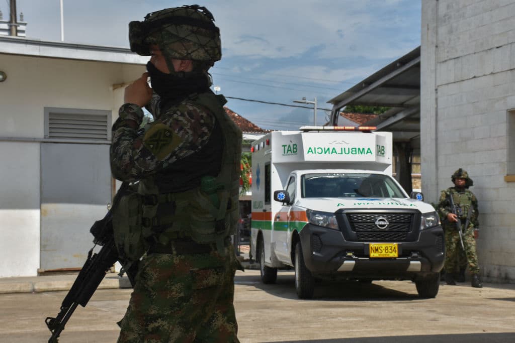 Ataque con drones atribuido a guerrilla del ELN deja 3 militares muertos en Colombia