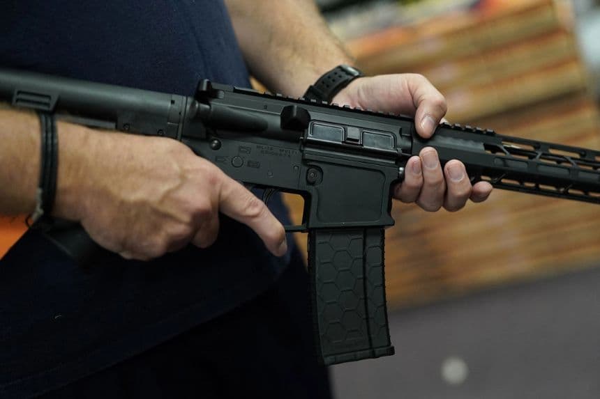 El gobierno federal respalda la impugnación ante la Corte Suprema sobre la prohibición del AR-15