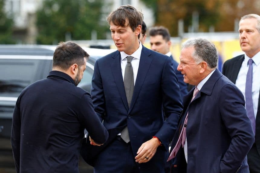 El presidente de Ucrania, Volodímir Zelenski, da la bienvenida a Jared Kushner, yerno del presidente estadounidense Donald Trump, y al enviado especial de Estados Unidos, Steve Witkoff, en Kiev, Ucrania, el 6 de septiembre de 2026. (Valentyn Ogirenko/Reuters)