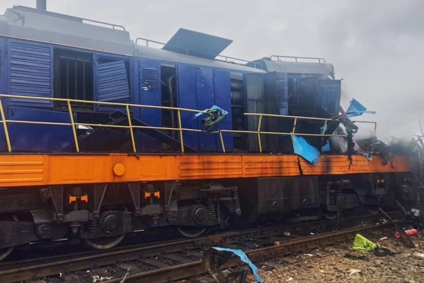Un tren dañado en un ataque con drones rusos en la estación de Yahodyn, en Rymachi, Ucrania, el 13 de septiembre de 2026. (Oficina de prensa de la empresa ferroviaria ucraniana Ukrzaliznytsia, vía AP)