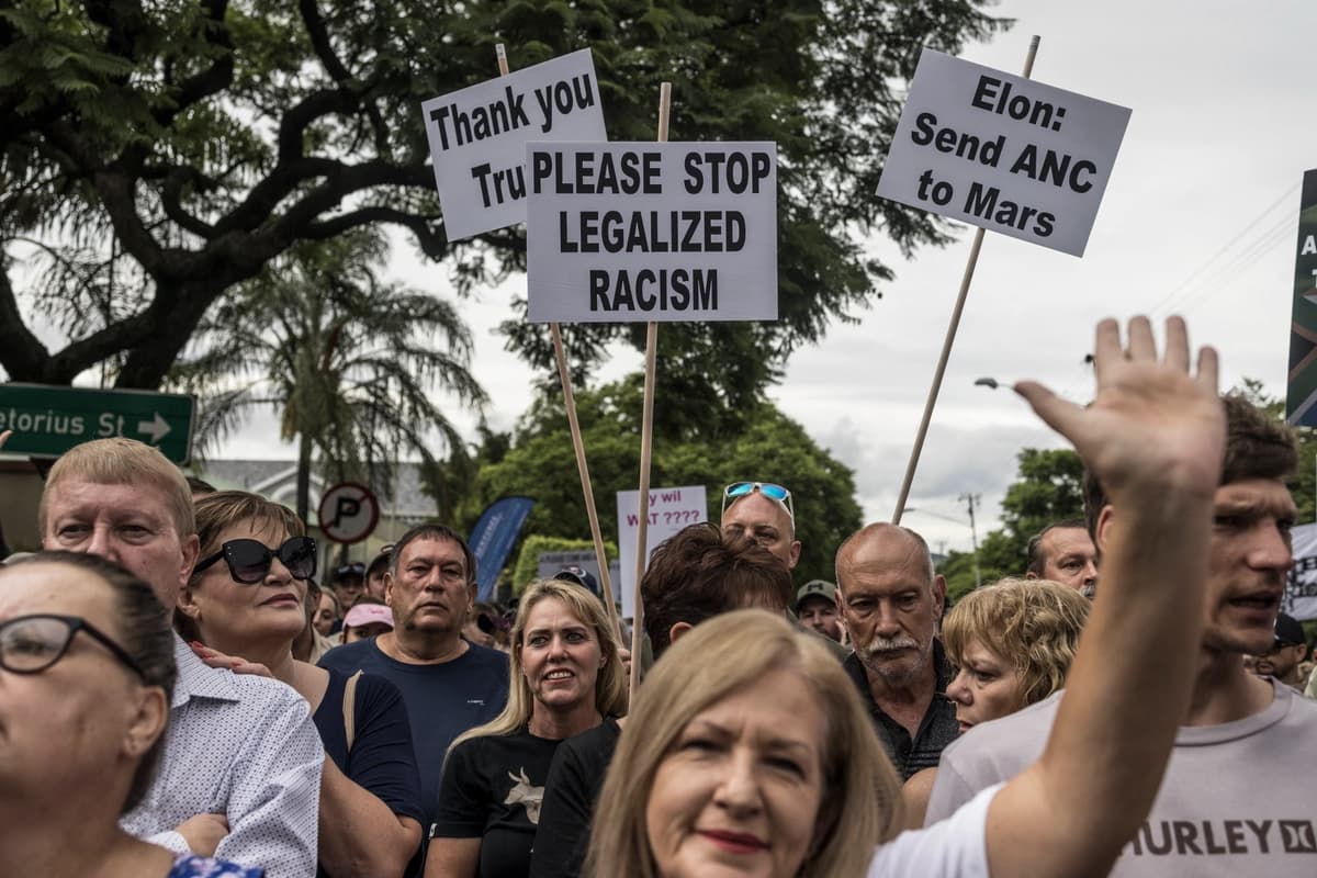 EE. UU. restringe visas a sudafricanos que discriminan e incitan a la violencia contra afrikáneres