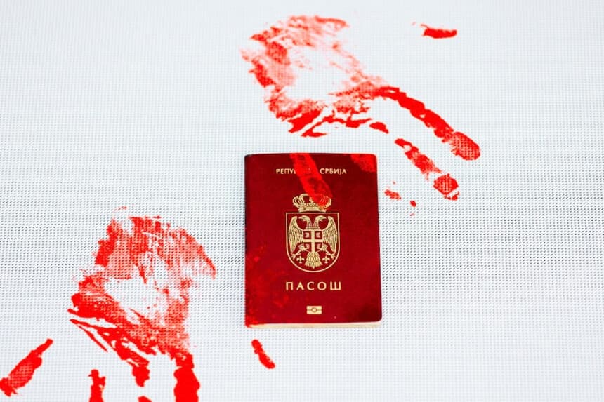 Dos afganos intentan llegar a Alemania con documentos de un rey y un duque medievales