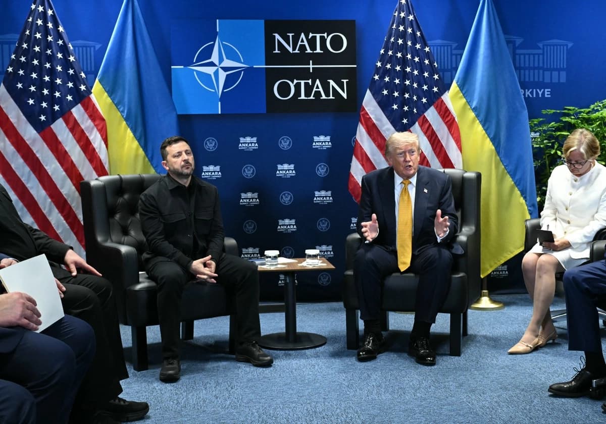El presidente ucraniano Volodymyr Zelenskyy (izquierda) se reúne con el presidente de EE. UU., Donald Trump, en la Cumbre de la OTAN celebrada en el Complejo Presidencial de Bestepe, en Ankara, el 8 de julio de 2026. (Saul Loeb/AFP vía Getty Images)