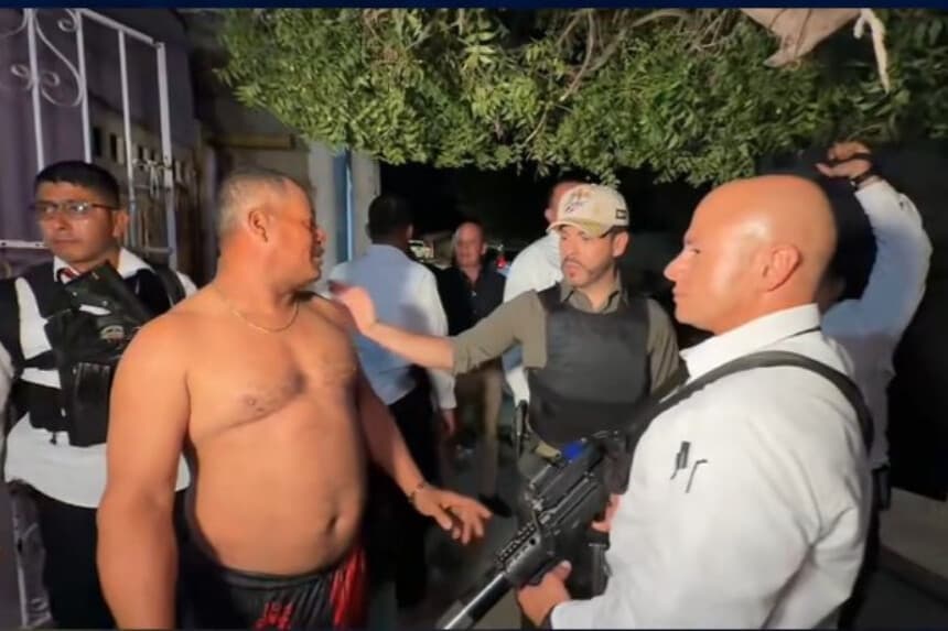 De la Espriella patrulla las calles de Santa Marta, Colombia tras ola de violencia
