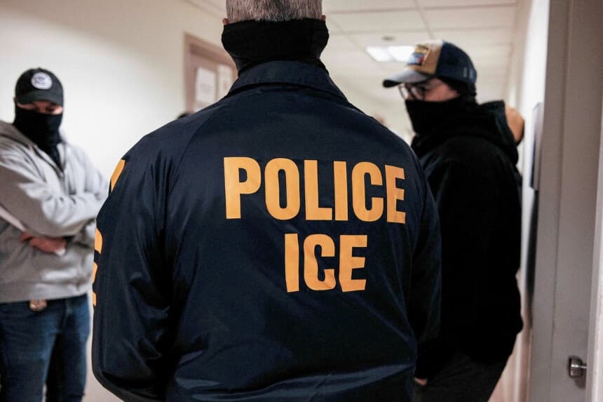El ICE dice que detuvo a 121 personas durante una operación de verano cerca de Dallas