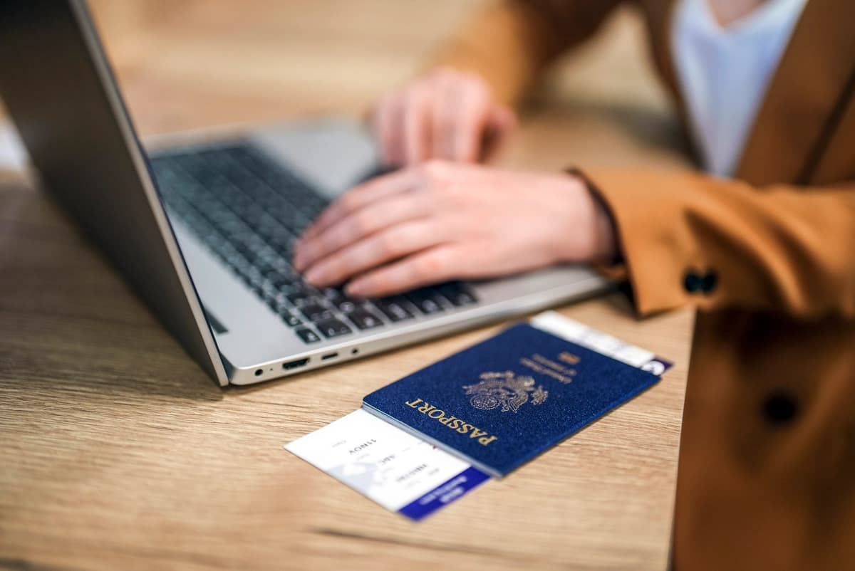 Estados Unidos permitirá las solicitudes de pasaporte por primera vez en línea: Rubio