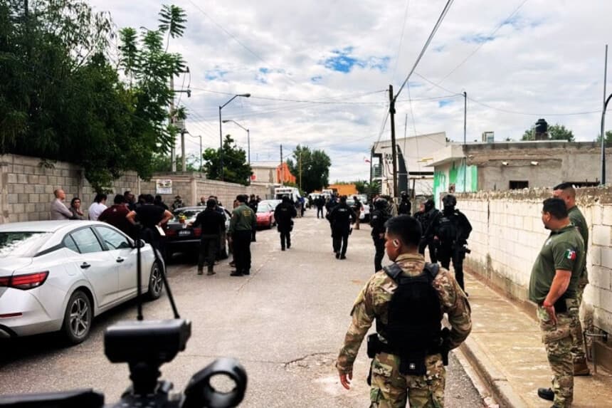 Dos exalumnos atacan secundaria en Coahuila: Muere la subdirectora y hay 3 heridos