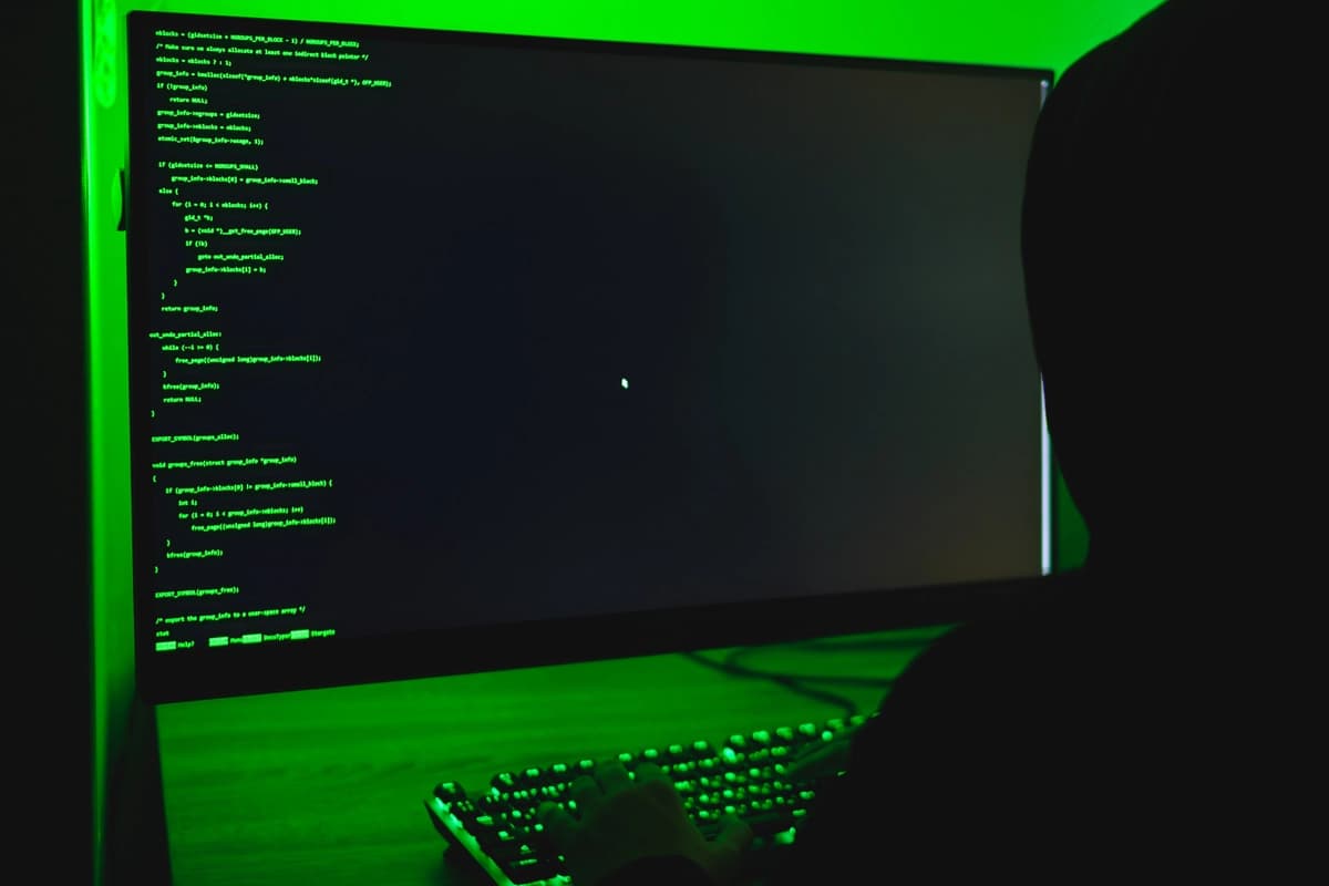 Hackers ligados a China suplantan a exasesora de la Casa Blanca en una campaña de espionaje de IA