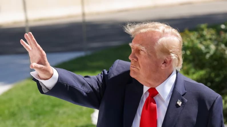 Trump confirma cheques de reembolso de 500 dólares para un millón de estadounidenses