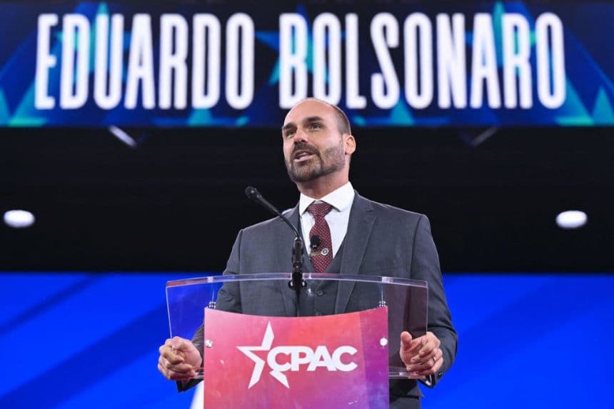 Eduardo Bolsonaro llama a fortalecer cooperación regional con Milei frente al socialismo en LATAM