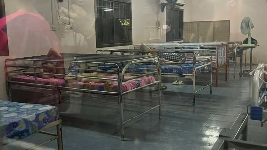 Ancianos retenidos en camas con barrotes desatan una investigación en Tailandia